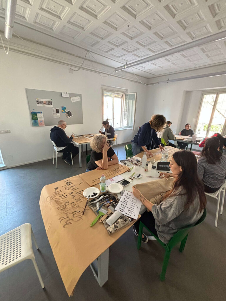 Calligrafia a parete di Marta Lagna